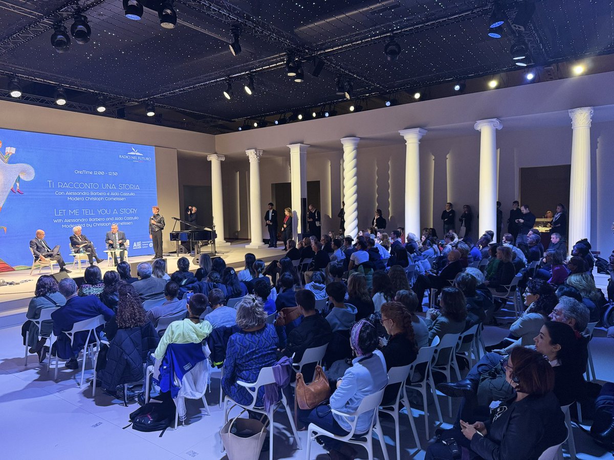 Ex Libris (@ex_libris_com) on Twitter photo Il pubblico dell’Arena del Padiglione Italia alla <a href="/Book_Fair/">FrankfurterBuchmesse</a> che ascolta le riflessioni di Aldo Cazzullo e Alessandro Barbero, moderati da Christoph Cornelissen 📚
#fbm24 Il pubblico dell’Arena del Padiglione Italia alla <a href="/Book_Fair/">FrankfurterBuchmesse</a> che ascolta le riflessioni di Aldo Cazzullo e Alessandro Barbero, moderati da Christoph Cornelissen 📚
#fbm24