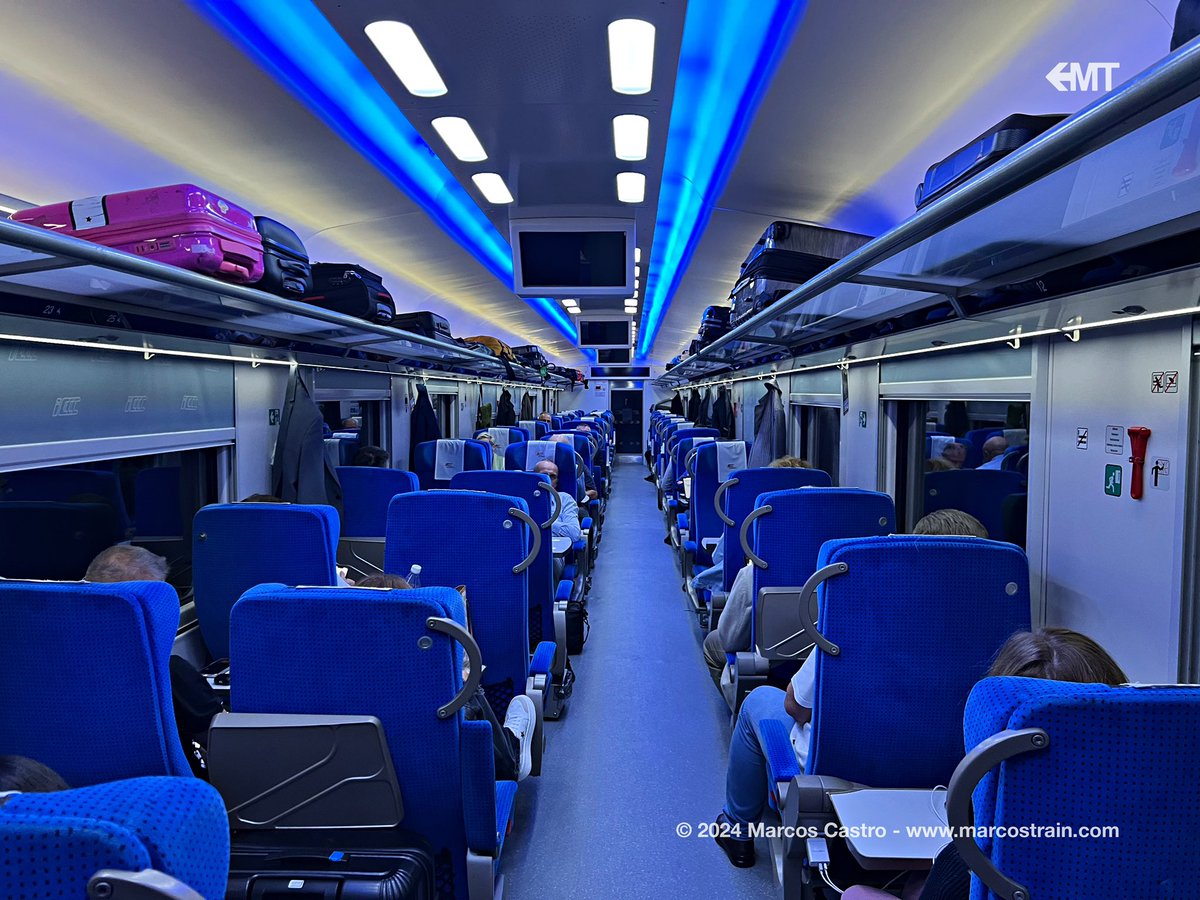 marcostrain's tweet photo. 🚆🇵🇱 On my way to Kraków Główny from Warszawa Wschodnia on the #EIP1310. This train was supposed to be a Pendolino but it’s instead worked with conventional carriages hauled by an #EU44 locomotive. Complimentary food and drinks are offered to passengers travelling in first class! https://t.co/aSWI1gPHbe