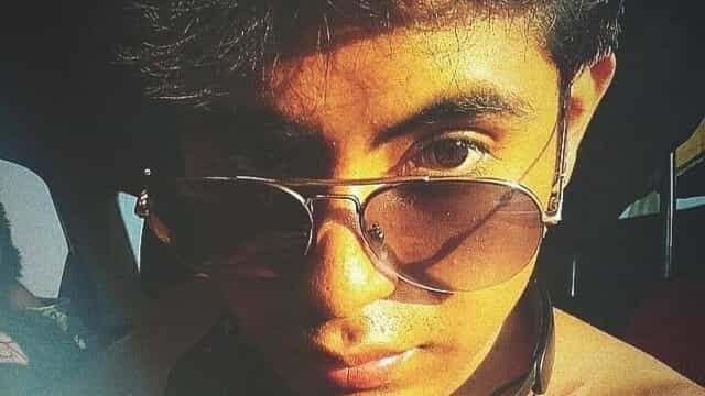 Bagolino BS.
Si chiamava Pablo aveva 27 anni e faceva l'operaio.
Ieri è morto colpito da una violentissima scarica elettrica mentre faceva manutenzione su un traliccio dell'alta tensione.

#MorireDiLavoro una guerra che non frega un cazzo a nessuno.