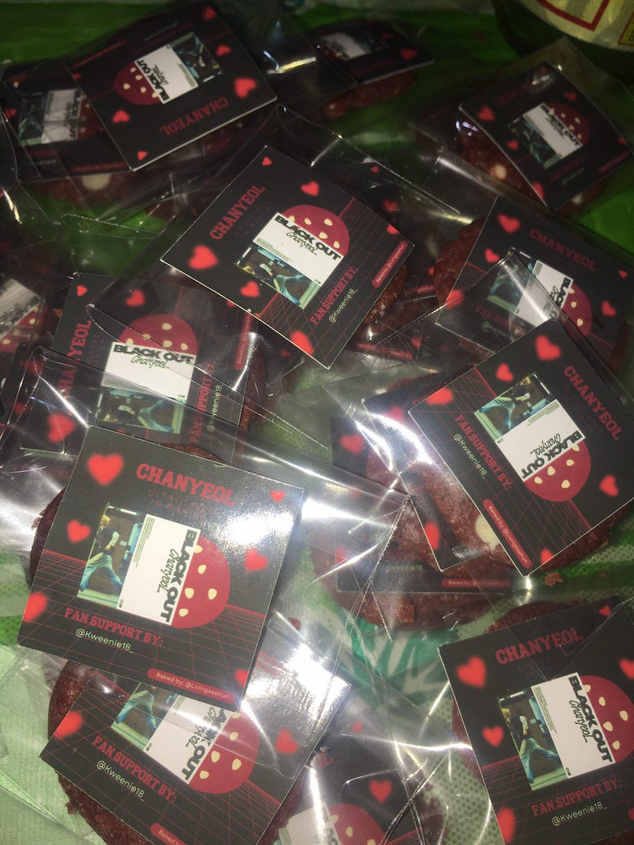 kweenie18_'s tweet photo. Hello guys, additional freebies 
Red Velvet Cookies #kukininins 🍪❤️🫶
Fan Support by : @Kwenn
Baked with love by: @living4sehun
 
#CityScapeInMNL #CHANYEOL 
#CHANYEOLinMANILA2024
#2024_CHANYEOL_LIVETOUR_都市風景_City_scape_in_MANILA https://t.co/LTSFTnwsqM