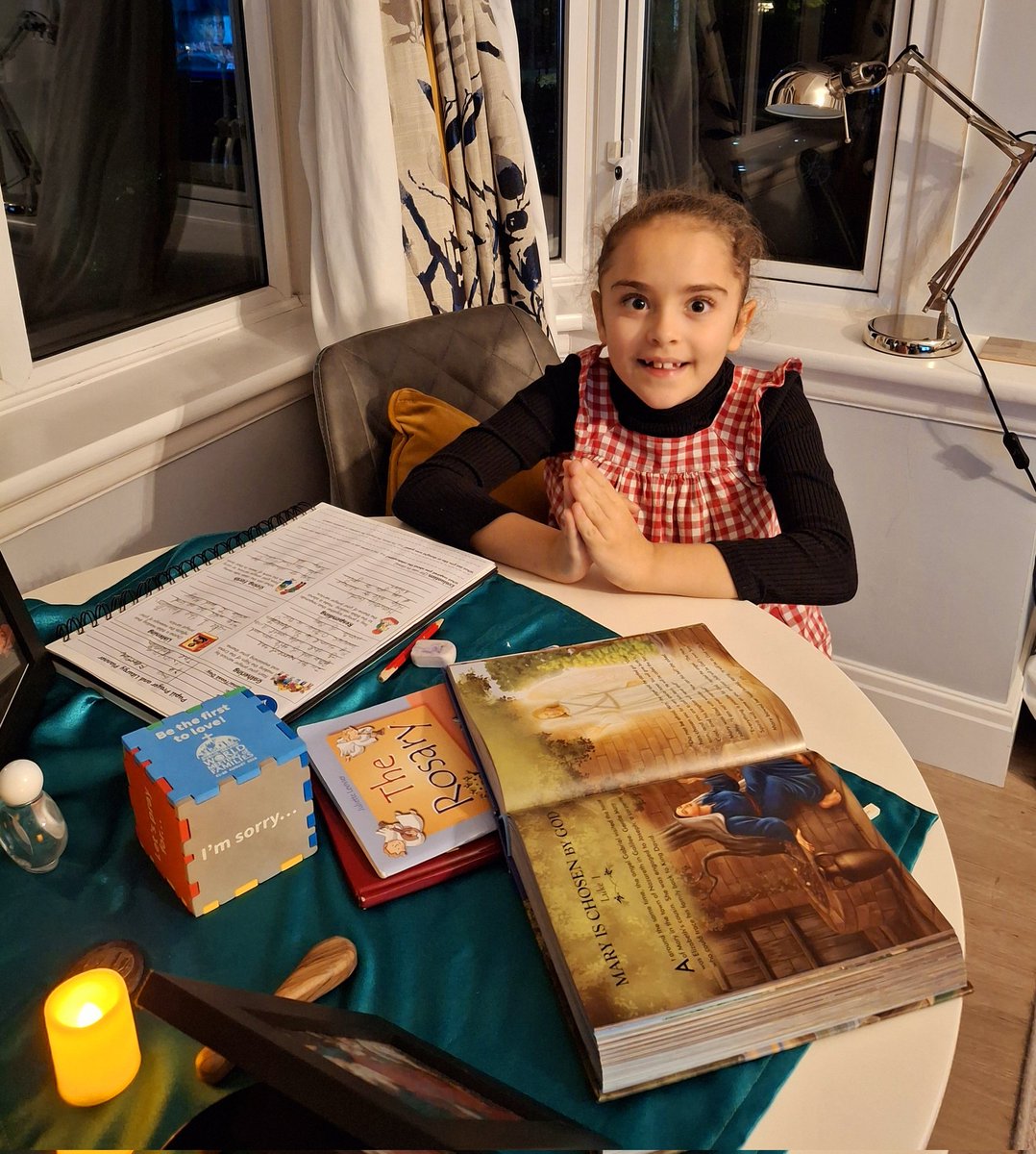 sofiaifcarvalho's tweet photo. @ourladyoflourd1 G Y4  spent the week working on her praying service. She researched her bible and chose her theme carefully 🙏  she choose the "Annunciation" as ita such an important passage in Mary life. 
#Catholiclife #leavinginGod https://t.co/KQG0ypSnVa