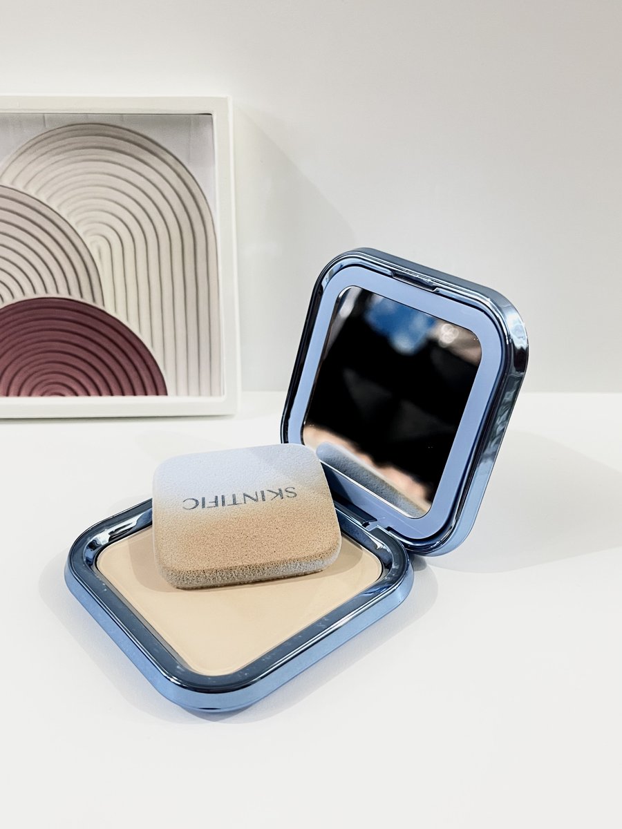 si biru ini kalo soal high coverage emang bagus bangettt sih!😍

ada dual-sided puff💙
#1SwipeCover #SKINTIFICPowderFoundation #racuninmakeup