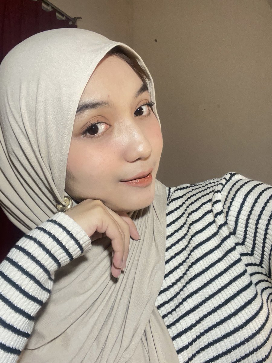 skysofab's tweet photo. si biru ini kalo soal high coverage emang bagus bangettt sih!😍
ada dual-sided puff💙
#1SwipeCover #SKINTIFICPowderFoundation #racuninmakeup https://t.co/hLS7cgYmKI