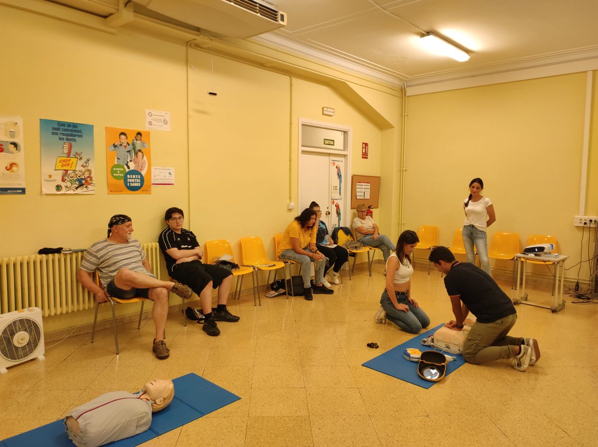 simulacioURV's tweet photo. El CFIS a col·laborat amb l'Ajuntament de Tarragona , en la jornada del Dia Mundial de la RCP amb tallers per la ciutadania.

@universitatURV  @fundacioURV  @Dipta_cat  @URVmedicina  @TGNAjuntament https://t.co/a9X8PvdMS9