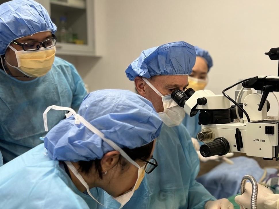 Simon Waddington (@profsimonwad) on Twitter photo With <a href="/jerry760/">Jerry Chan</a> and team at <a href="/dukenus/">Duke-NUS Medical School</a> <a href="/kkh_sg/">KKH</a> doing what I do best - frowning while looking down a microscope #iugt #genetherapy <a href="/UCL_IfWH/">UCL EGA Institute for Women's Health</a> <a href="/ProfAhadRahim/">Ahad Rahim</a> <a href="/DrGiuliaMassaro/">Giulia Massaro</a> <a href="/Dr_RKarda/">Raj Karda</a> <a href="/PrenatalTherapy/">Anna David</a> <a href="/DrNLK0/">Nigel K</a> With <a href="/jerry760/">Jerry Chan</a> and team at <a href="/dukenus/">Duke-NUS Medical School</a> <a href="/kkh_sg/">KKH</a> doing what I do best - frowning while looking down a microscope #iugt #genetherapy <a href="/UCL_IfWH/">UCL EGA Institute for Women's Health</a> <a href="/ProfAhadRahim/">Ahad Rahim</a> <a href="/DrGiuliaMassaro/">Giulia Massaro</a> <a href="/Dr_RKarda/">Raj Karda</a> <a href="/PrenatalTherapy/">Anna David</a> <a href="/DrNLK0/">Nigel K</a>