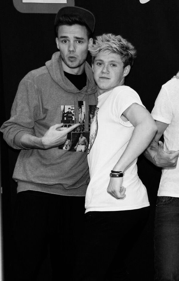 sunfhlowerss's tweet photo. “Infelizmente, eu não sabia que depois de me despedir e abraçá-lo naquela noite, eu estaria a despedir-me para sempre. É de partir o coração.” — Niall Horan

😭😭😭😭😭😭😭😭😭 https://t.co/vTUGCmasxc