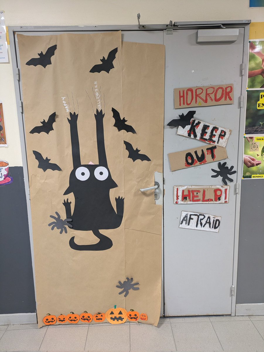Quelque chose d'étrange se passe au collège 👻🎃🦇#halloween