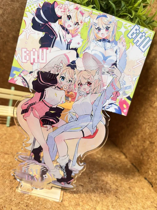スパークに持っていくフワモコちゃんのアクリルジオラマ来ました!カフェのカウンターテーブルイメージして組み立てできるので、テーブルにミニチュアのフィギュア飾ったり、ポストカードやスマホ置きにもできます #FUWAMOCO 