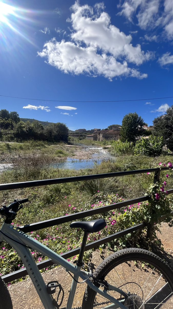 marcalamarrr's tweet photo. només necessitava un poc de poble i naturalesa 🌿🌞🌷 https://t.co/lXvf9KmZQE