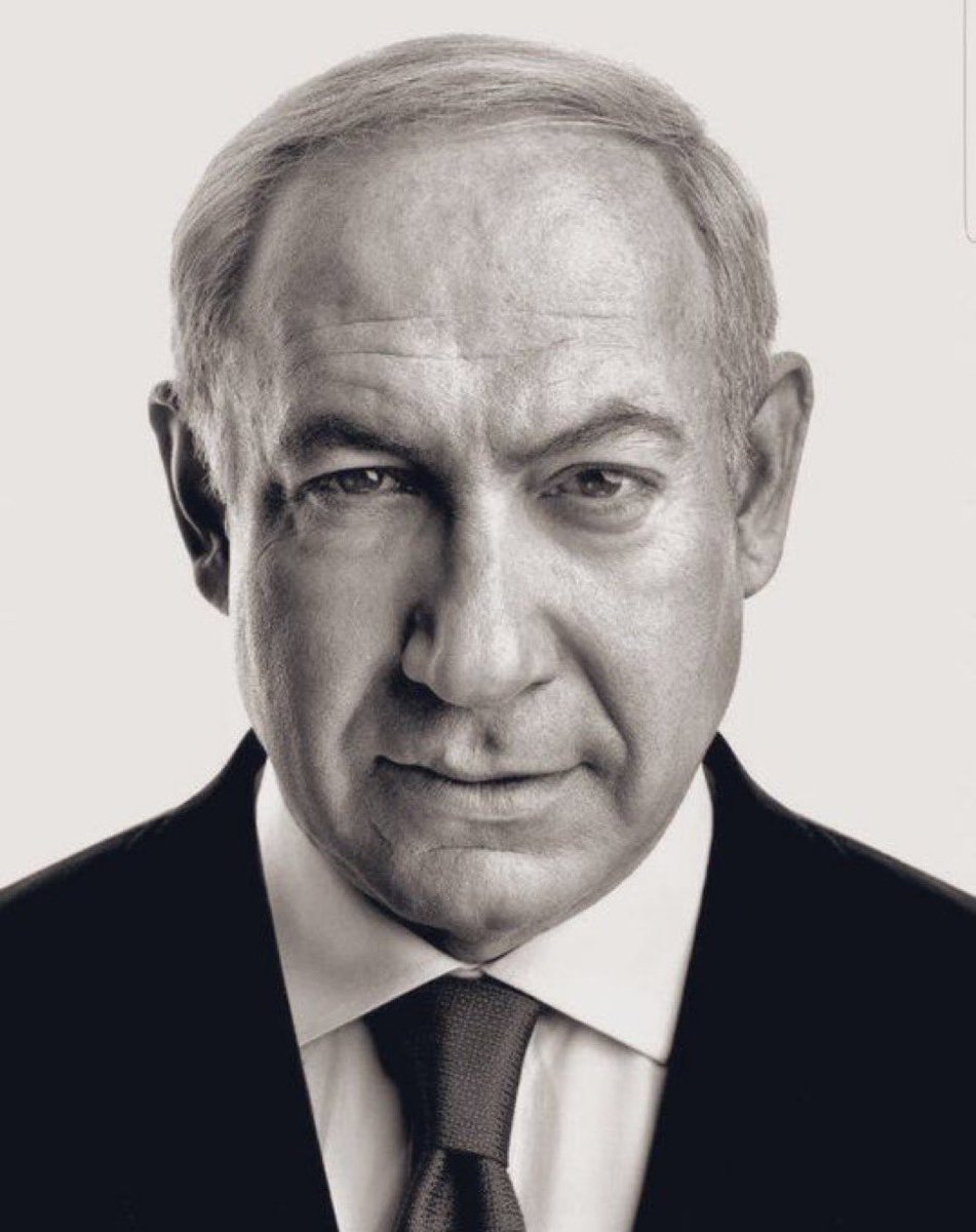 absqtr86's tweet photo. للتوضيح للبعض لعل الأمر أختلط عليهم 

- اللي على اليمين مجاهد عربي مسلم أستشهد دفاعاً عن أرضه وشرفه وقضيته مقبلً غير مدبر 

- اللي على اليسار صهيوىْي محتل سفاح تسبب بإبادة وتشريدة للملايين من أهلنا في #غزة و #فلسطين وجنوب #لبنان 

رحم الله الشهيد البطل #يحيى_السنوار https://t.co/Z2RnKepGuY