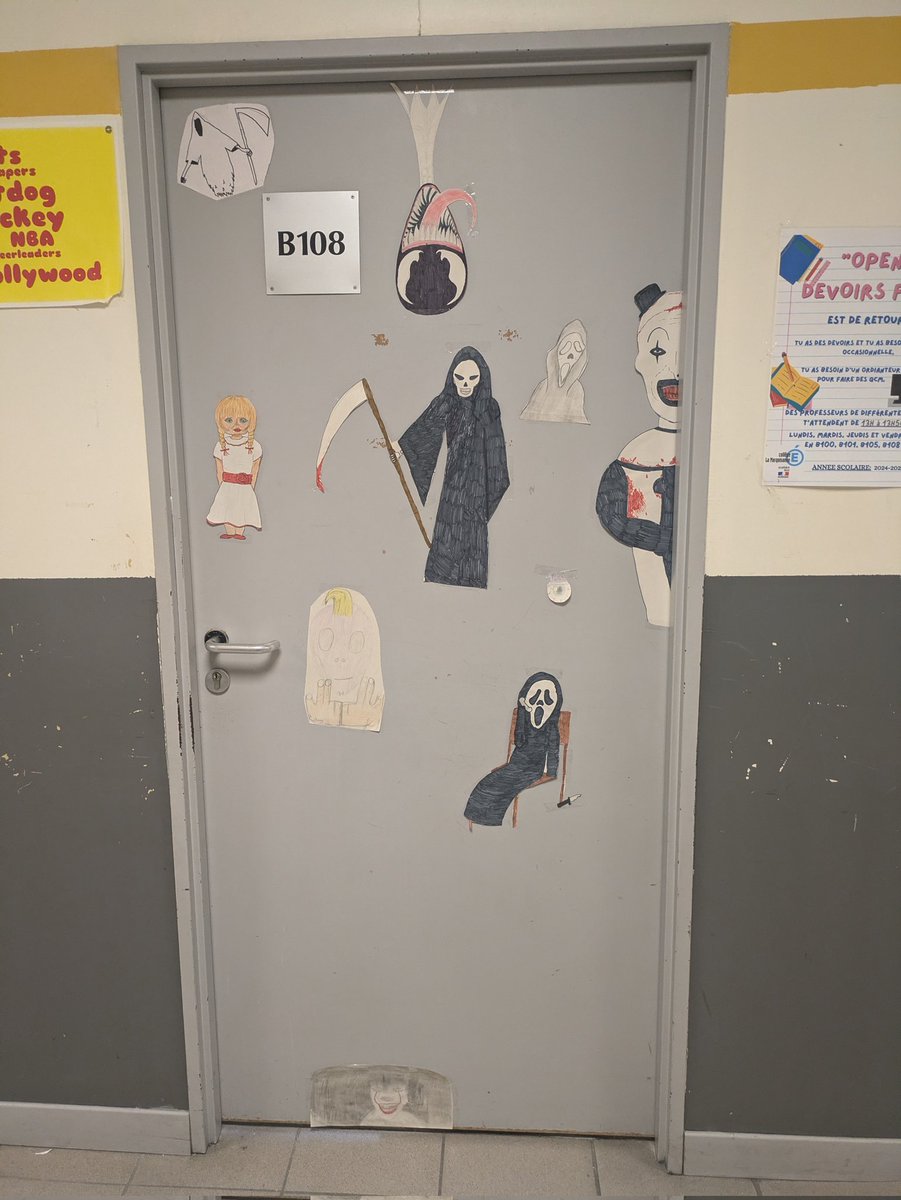Halloween au collège ! 🎃
Concours de la porte la mieux décorée