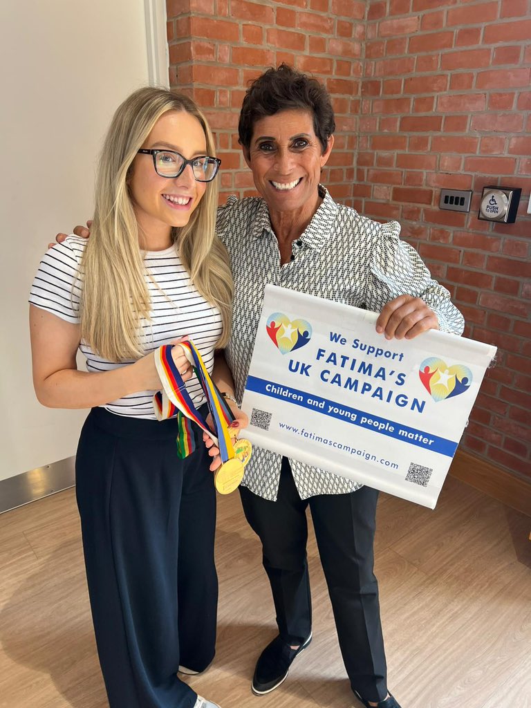CICTeam1's tweet photo. CiC nurse @mollycaleyrncx meeting @FatimaWh1tbread at Holding the Space Conference ❤️ #fatimascampaign https://t.co/16vBnvDD0O