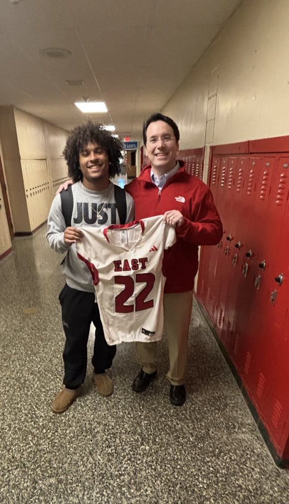 GAMEDAY vs DEPTFORD ⌛️🔴⚪️⚫️
📍HOMECOMING
🕕 6:00 pm kickoff 
🏈 Chance to go 7-0!
🎟️ gofan.co/event/1676327
BE THERE. WEAR PINK. SENIOR DAY 🚨

➡️ All of our seniors thanked a teacher/faculty member in the building who has positively impacted them!!
#HardWorkPaysOff #FACTS