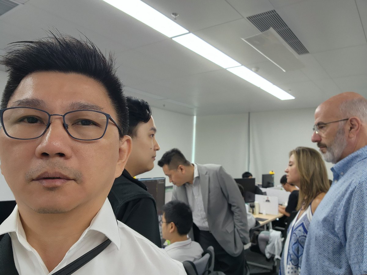 Was great to have the founder of <a href="/bookingcom/">Booking.com</a>,  Mr Jeff Hoffman, or lead advisor, looking and commenting on our coming product: 

"It is definitely challenging nonetheless but it does have the high potential to be highly disruptive".

#Web2 
#Web3 
#TravelSmart 
#hospitality