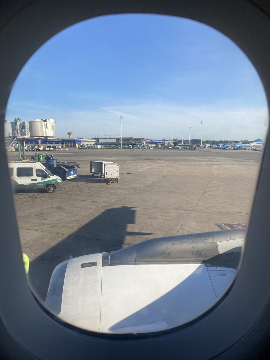 ya esta me canse de este pais, la salida siempre va a ser ezeiza