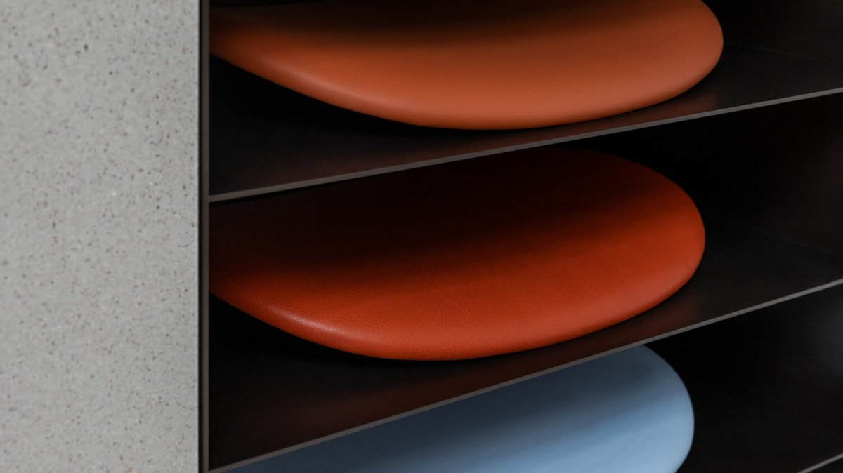 WTPworldleather's tweet image. Elmo returns to Design Post - 

Leatherbiz.com/News/169998

#elmoleather #Designpost