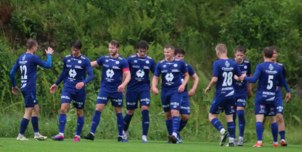 Vi sier takk for innsatsen til denne gjengen i kveld med årets siste kamp og MIL-Tomrefjord IL kl. 19.00. Alle inntektene fra kampen gir vi til tv-aksjonen og Barnekreftforeningen.