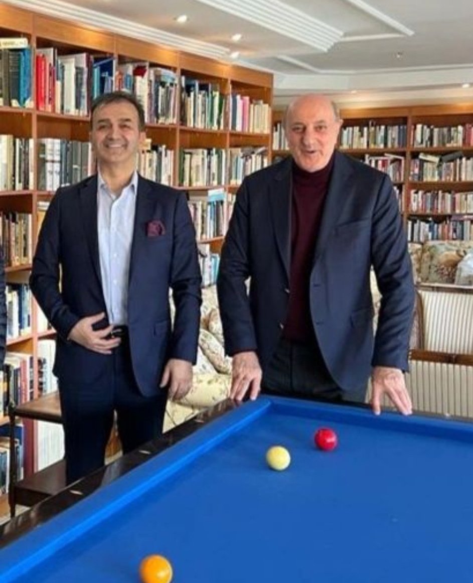 TheLaikYobaz's tweet photo. Tanıştırayım

Cumhuriyet Savcısını dosyayı kapatması için makamında ölümle tehdit eden “Yeni doğan bebek çetesi”nin lideri ve yanındakiler... #bebekkatilleri https://t.co/0oNXcZ5vRz