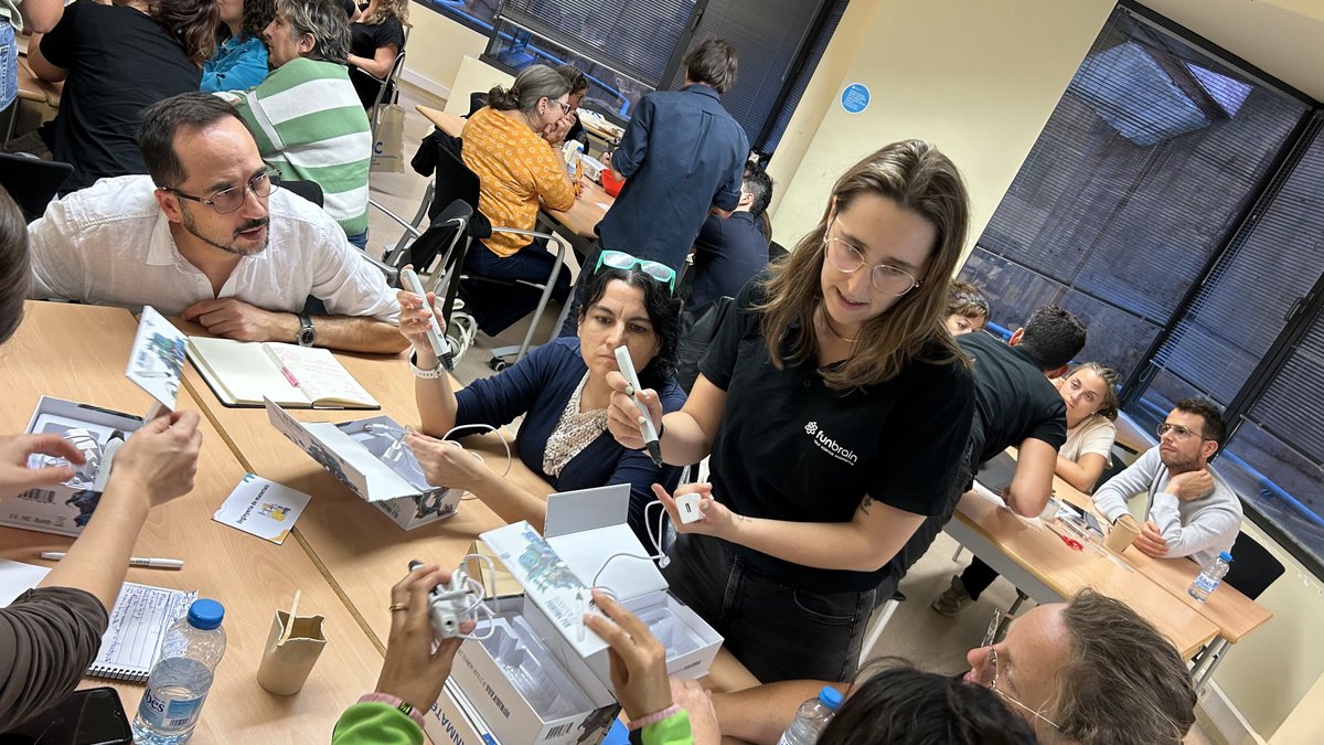 FunbrainBCN (@funbrainbcn) on Twitter photo 👩🏫Programa #AquíSTEAM de la <a href="/la_UPC/">Universitat Politècnica de Catalunya (UPC)</a> 🧬
Un any més duem a terme la formació de professionals de l'educació de centres de primària i secundària de tota Catalunya.
💡Apropant tècniques i #metodologies innovadores per aplicar a l'aula a través de l'experimentació científica. #UPC 👩🏫Programa #AquíSTEAM de la <a href="/la_UPC/">Universitat Politècnica de Catalunya (UPC)</a> 🧬
Un any més duem a terme la formació de professionals de l'educació de centres de primària i secundària de tota Catalunya.
💡Apropant tècniques i #metodologies innovadores per aplicar a l'aula a través de l'experimentació científica. #UPC