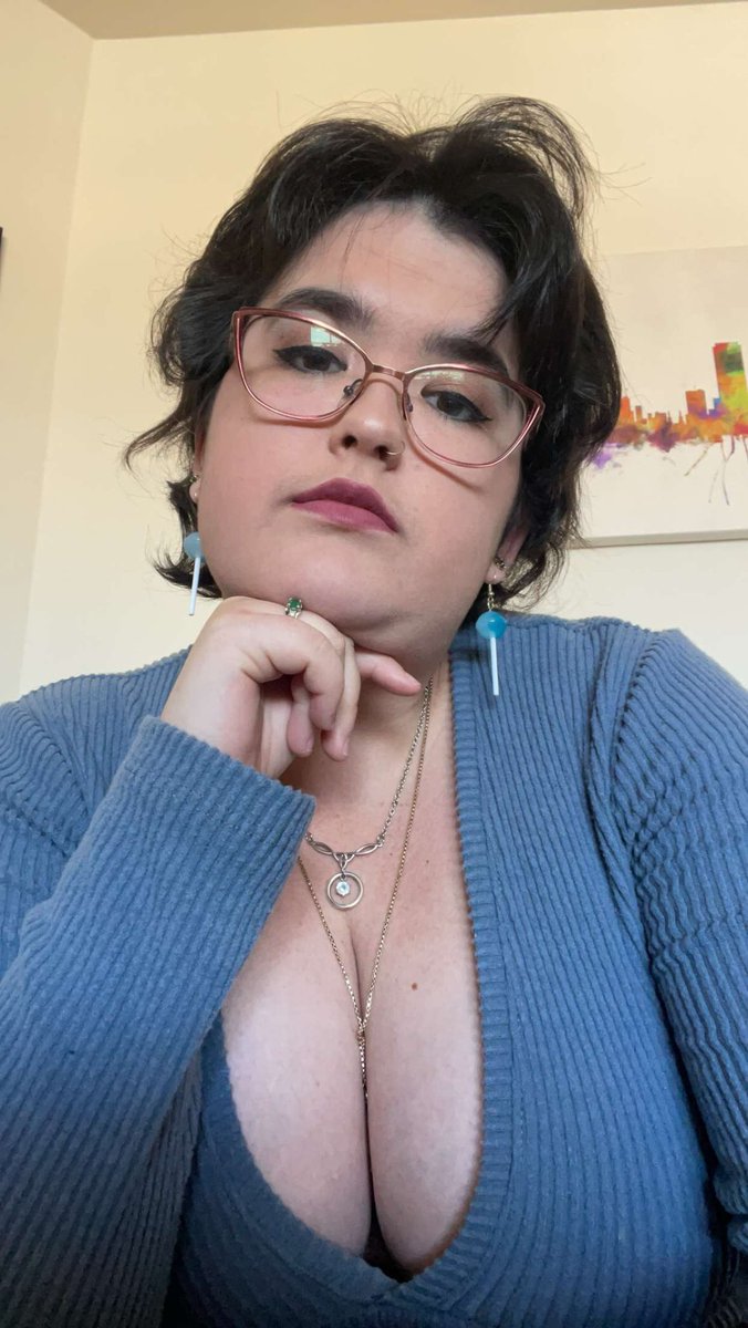 treblemaker98's tweet photo. Get you a fiancé who can do both 🫶🏻🙌🏻 
@lizzylemondrop https://t.co/vNl27Sg3eg