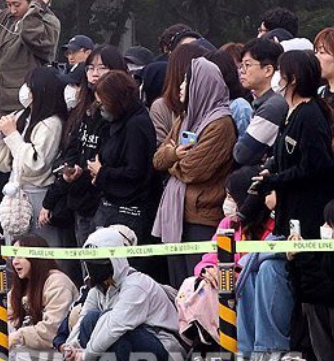 RIKA45120624's tweet image. この方達、ジン君のハグイベントの例の人を責めたりしてないですよね？万が一、一緒になって怒ってたなら一言教えて差し上げたい
あなた達も同じですよ
ルールを守れない
推しより自分の欲求を優先する
やってる事は同じですよ。

ARMYはこれを恥ずかしい
申し訳ないと思える人達です。

#notARMY