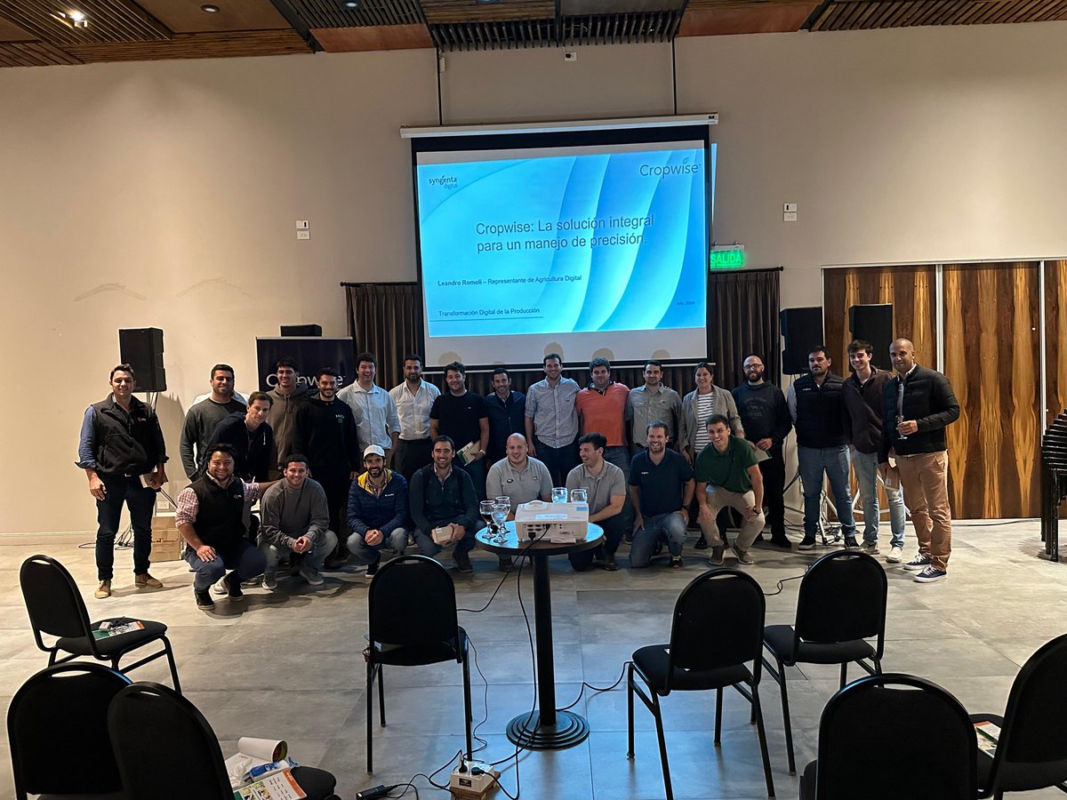 IASanTalano's tweet photo. Estuvimos en Río Cuarto, Cba con productores y amigos charlando de innovacion y tecnología junto a #cropweise donde tuvimos la oportunidad de remarcar los beneficios de usar nuestros productos:
#Megafol #Elumis #Verdavis
@Syngenta_ar @marinelli_fran @leandroromoli https://t.co/fBlnavtvEL
