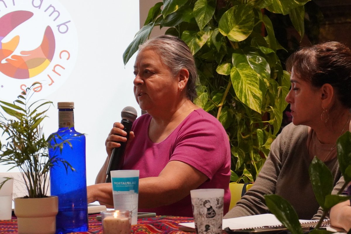 InteRed_CAT's tweet photo. Celebrem els 'Diàlegs entre territoris' 📢
@reds_transforma @almenafeminista @Espailatregua

Les activistes Diana Damián i Carolina Gutiérrez ens parlen de la situació a les fronteres de Mèxic i Guatemala i la importància de crear xarxes internacionals 🪡entre entitats feministes https://t.co/QJNXOWx62R