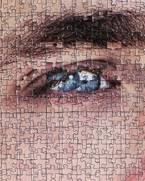 Friday! Lunchtime! THANK GOD WEB CURIOS HAS RETURNED! All of the links you missed, and all of the words you really didn't, in one 'handy' package! Share and enjoy! webcurios.co.uk/webcurios-18-1…