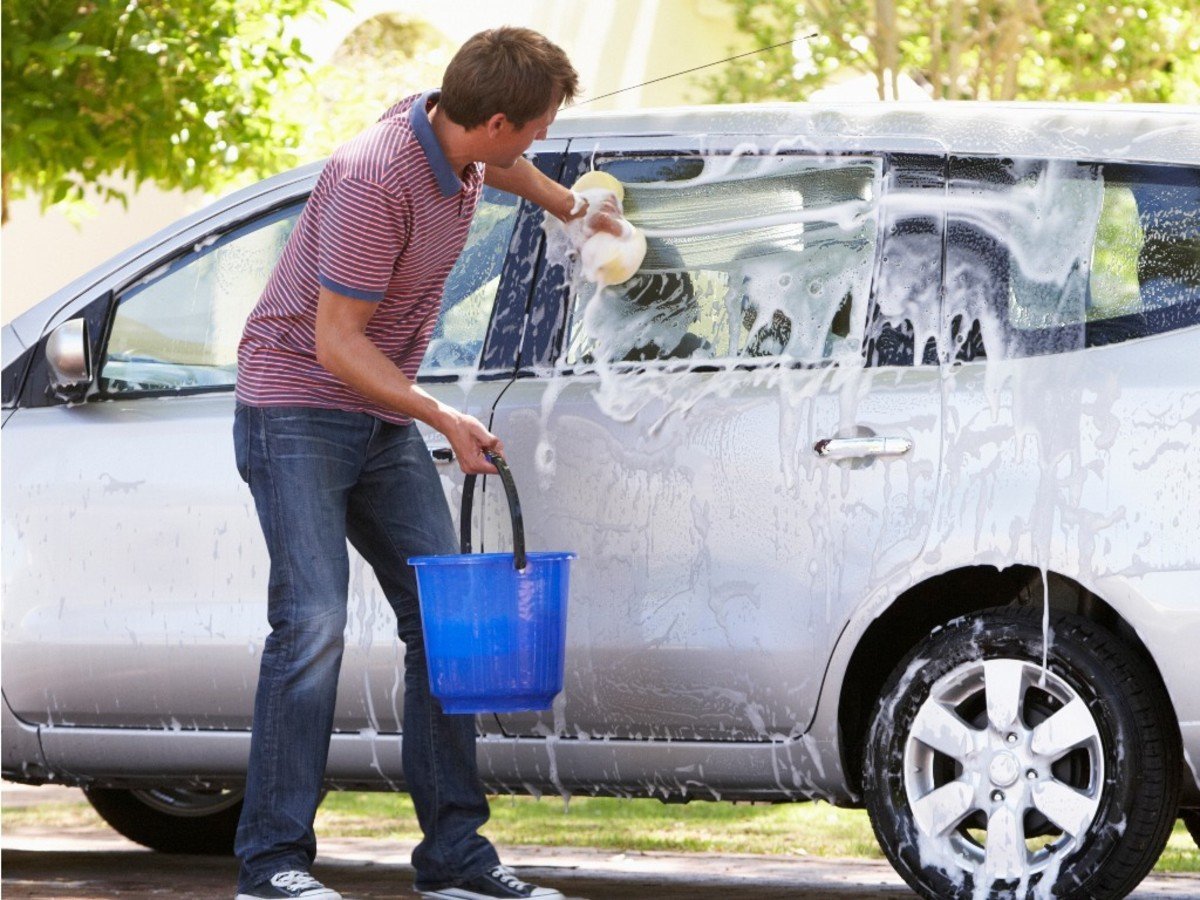 fietsprofessor's tweet photo. 12.🧽 I recently saw someone washing his #OwnCar. Haha: It really made me chuckle! Do you think it is his hobby or does everybody with an #OwnCar have to do that himself?
What a hassle: I’m used to having this done by a professional. https://t.co/5b88yJTUVs
