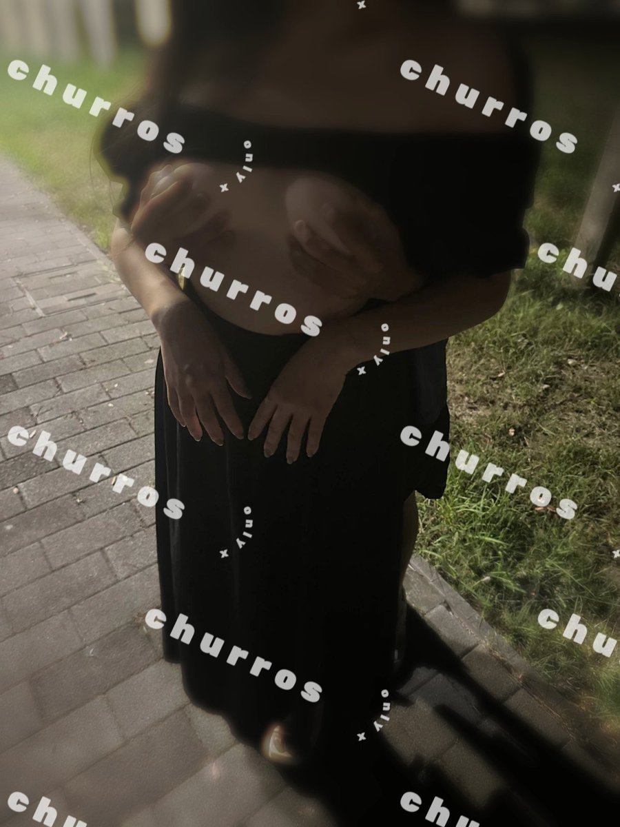爵士音樂節後
在計程車上露出 好像被司機看到🫣
很刺激又很興奮 好喜歡這種感覺

藉著一點酒意
找了可愛的弟弟在公園散步
最喜歡這種聊聊天 培養氣氛
離開前再讓弟弟摸摸舔舔
男友再旁邊看的很興奮
自己的內褲也都濕濕的了...

#台中 #爵士音樂節 #中央公園 #露出
#夫妻 #情侶 #單男 #單女 #同房不換