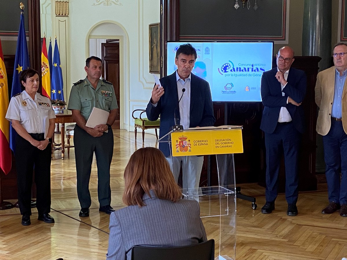 DgCanarias's tweet photo. 📚La Delegación del Gobierno pone en marcha un plan para erradicar las conductas violentas y mejorar la seguridad en los centros educativos de #Canarias 

✅El delegado del Gobierno, @AnselmoPestana, presenta el Plan Director para el curso 2024/2025👇 

ℹ️https://t.co/eb41ijzgym https://t.co/NGsUetXAB2