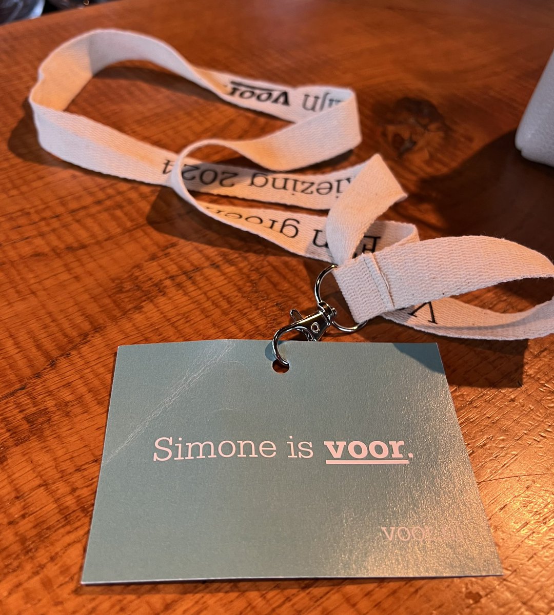 Kreeg deze gisteren als jurylid bij de #VOORbeeld verkiezing van een inspirerende ondernemin: #VOOR! 

Wat ben ik VOOR deze club fantastische mensen, die een fonds hebben opgericht en daar elk jaar 10%! van hun omzet in stoppen. 

Elke 2 jaar wordt een competitie georganiseerd
