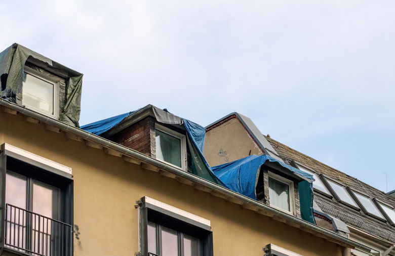 I dag tillsatte bostadsministern en utredning om regellättnader vid ombyggnationer. Bostadsrätterna välkomnar detta eftersom det är orimligt med nybyggnadskrav på äldre byggnader när en bostadsrättsförening t ex vill bygga bostäder på outnyttjad vindsyta. bostadsratterna.se/artiklar/2024/…
