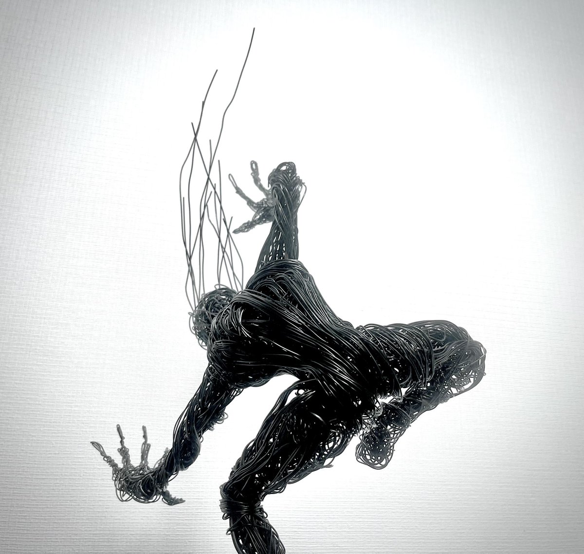 GASYA_SAKURA36's tweet image. 「黒者:鬼没」

人につけど指図は受けぬ。
その意、迷えば我が決める。
その勢、弱れば我が御す。
その身、朽ちれば我が奪る。

#wireart #wireartwork
#wiresculpting #針金アート
#ワイヤーアート