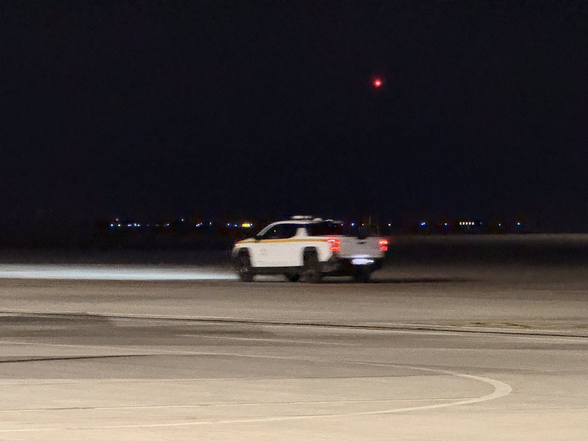 Andrew31889's tweet photo. @itskyleconner Denver International Airport ground ops using Silverado EV’s 🤗 https://t.co/KVGmloVLdq