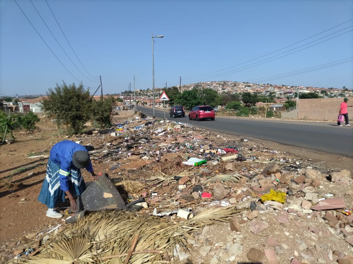 SoulbentProject's tweet photo. Cleaning up our community #soulbentproject soulbent1@gmail.com 0789141806 https://t.co/w0mTnPieCj