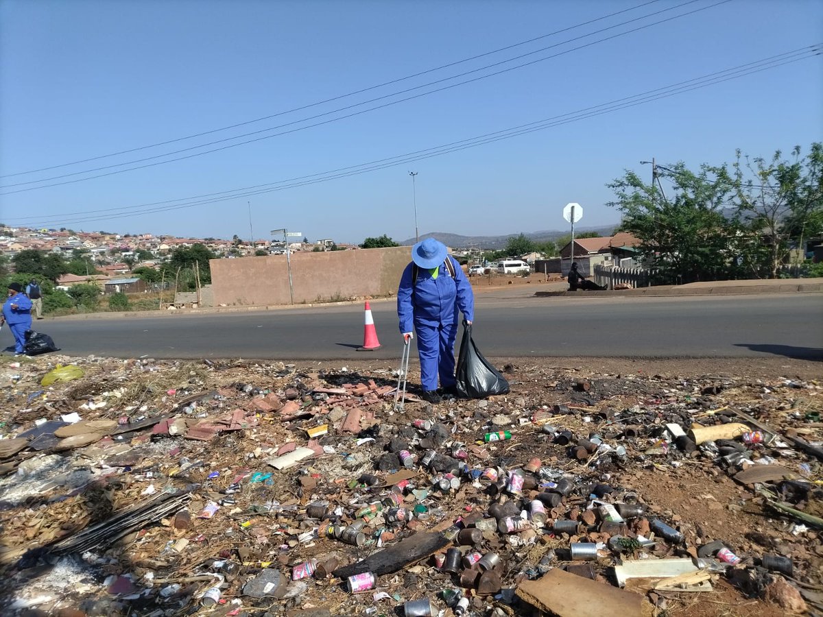 SoulbentProject's tweet photo. Cleaning up our community #soulbentproject soulbent1@gmail.com 0789141806 https://t.co/uA50dGBfhk
