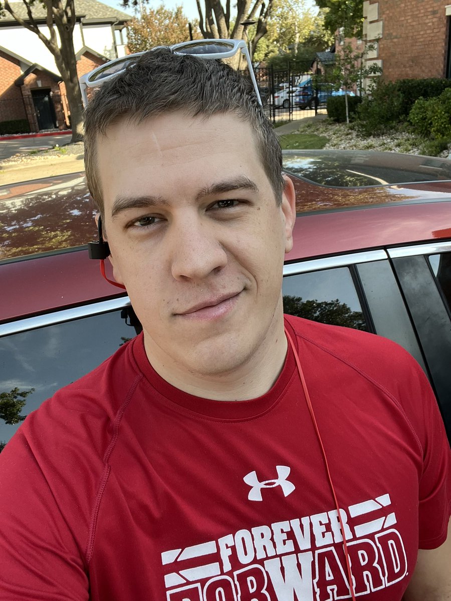 cadecalrayn's tweet photo. Aaaaand here we go! Keys acquired, movers be moving. Time to build our home! https://t.co/9Xh73LGGKD