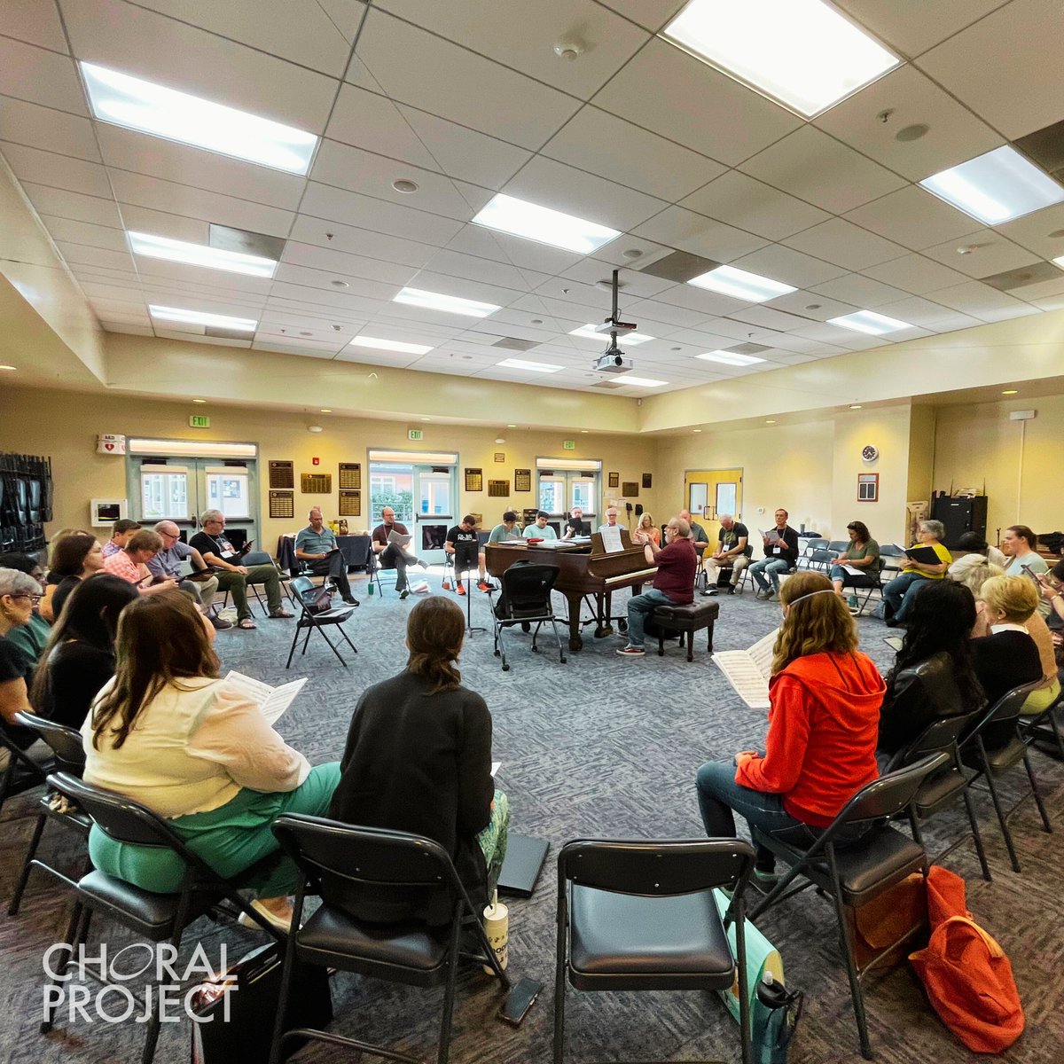 ChoralProject's tweet photo. @ChoralProject is rehearsing for our December concert, 𝙒𝙞𝙣𝙩𝙚𝙧’𝙨 𝙂𝙞𝙛𝙩𝙨: 𝙒𝙄𝙎𝙃, featuring music from diverse faith traditions, 2️⃣ world premieres by Daniel, and pieces about ☮️ and ❤️. Dec 21-22. 🌐: https://t.co/ZNNtrl1v6J • 📸: Fish ➕ Yourd https://t.co/Mie6MqpUcc