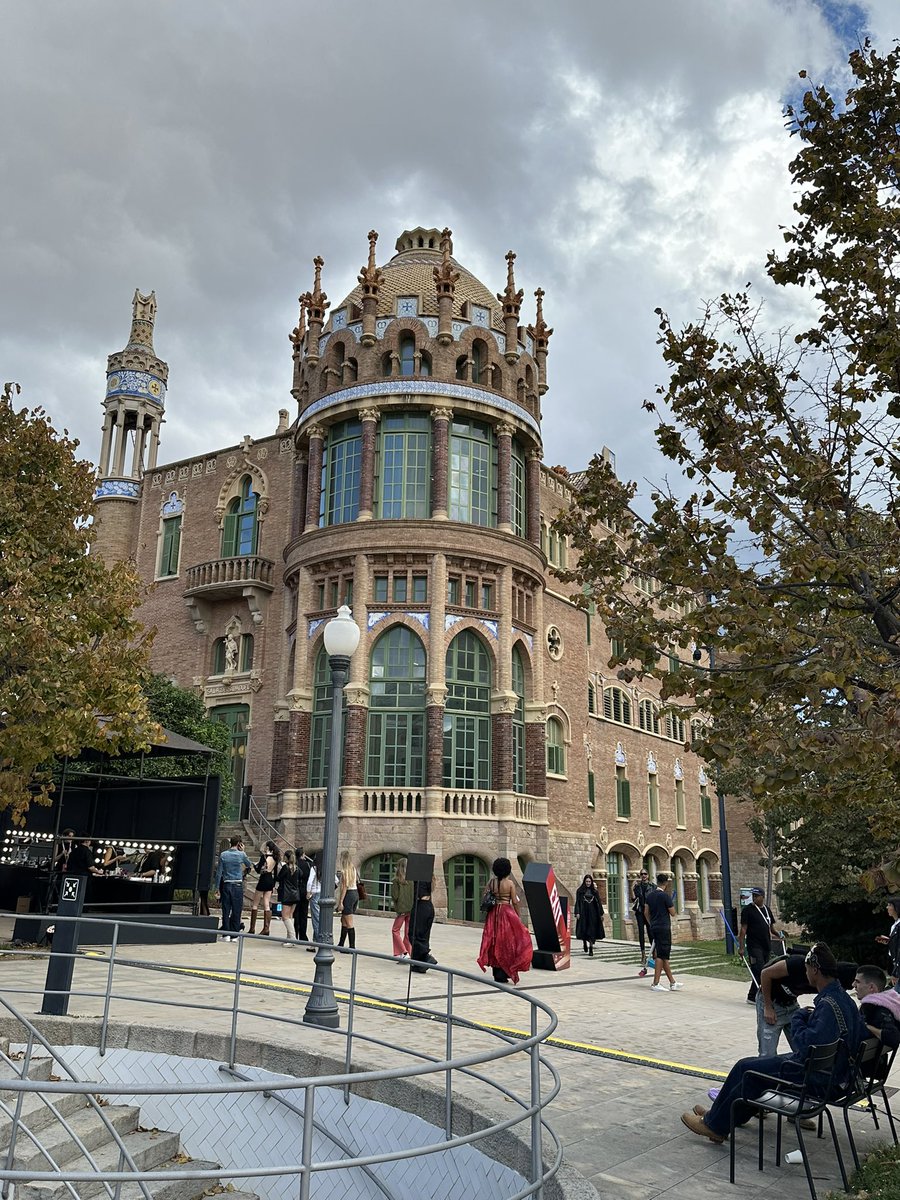 aseemrshukla's tweet photo. What a wonderful day working with this team @BujonsTur, Dr Quiroz, @juanosorioiriar and so many more at #57UroPuigvert in Barcelona! 

Oh and the hospital grounds next to @santpaubcn…maravilloso! https://t.co/79MVstGUG0