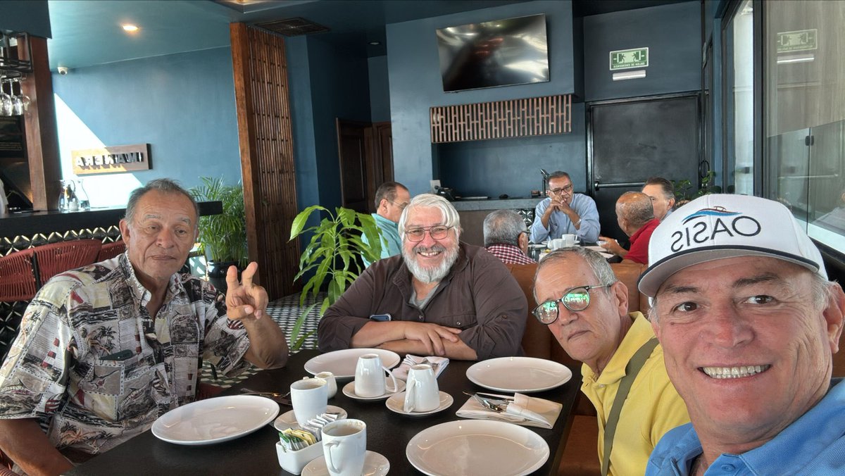 1Agustn's tweet photo. Agradable encuentro en El Manera, de Edificio Quinto —magnifícamente entregado al servicio de los guaymenses por el empresario @guribec — con @Botavara1Jose @EHudsonA @gsoberon Ramiro Paez, Juan Dworak y Heberto Ferreira. https://t.co/bnNuFe4Ukm