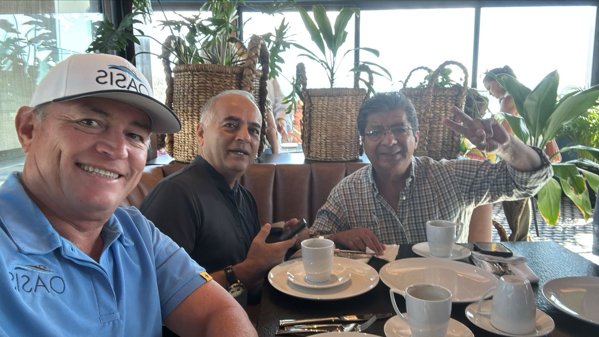 1Agustn's tweet photo. Agradable encuentro en El Manera, de Edificio Quinto —magnifícamente entregado al servicio de los guaymenses por el empresario @guribec — con @Botavara1Jose @EHudsonA @gsoberon Ramiro Paez, Juan Dworak y Heberto Ferreira. https://t.co/bnNuFe4Ukm