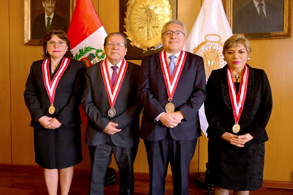 FiscaliaPeru's tweet photo. 📢 La Junta de Fiscales Supremos informa a la ciudadanía que, en sesión extraordinaria realizada en la fecha, eligió —por mayoría— a la fiscal suprema Delia Milagros Espinoza Valenzuela como Fiscal de la Nación para el periodo 2024-2027. https://t.co/YGMU5Vc8mP