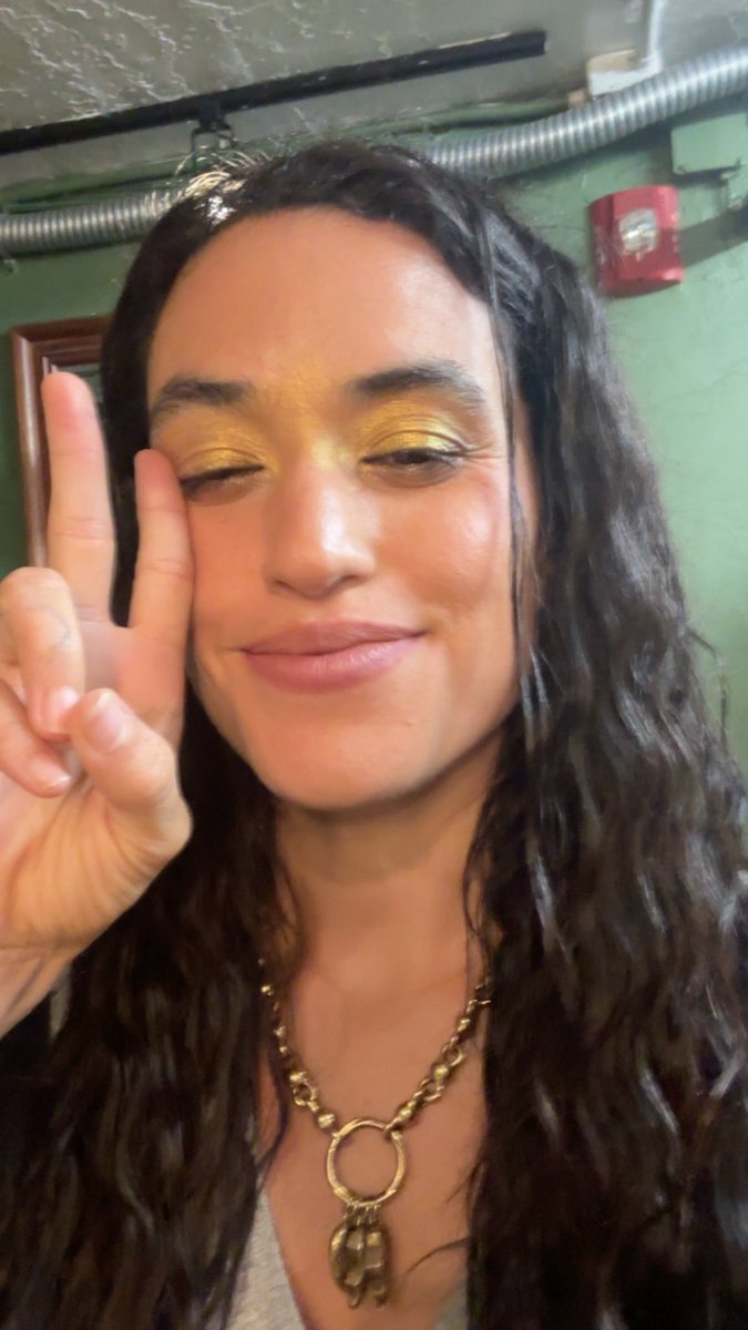 Montreal Tonight!!! Sucias see you there🥰!! 

Doors 7pm
<a href="/caseymq/">Casey MQ</a> 8pm 
EO 9pm 

Last tix in bioooo💋