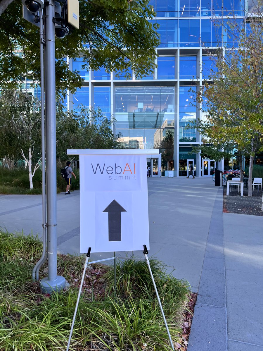 GNUmanth's tweet image. At #webai summit 🤓