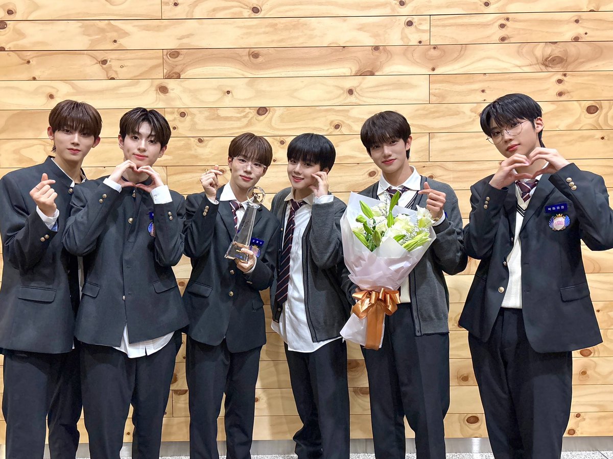 lovdubi0's tweet photo. More than deserved!!!!
Congratulations my babies 😭 This will be the first of many, I know! 🙏
I love you so much The Wind!!!
#더윈드 #THEWIND #HelloMyFirstLove1stWin #TheWind1stWin https://t.co/2ItR4bRUym