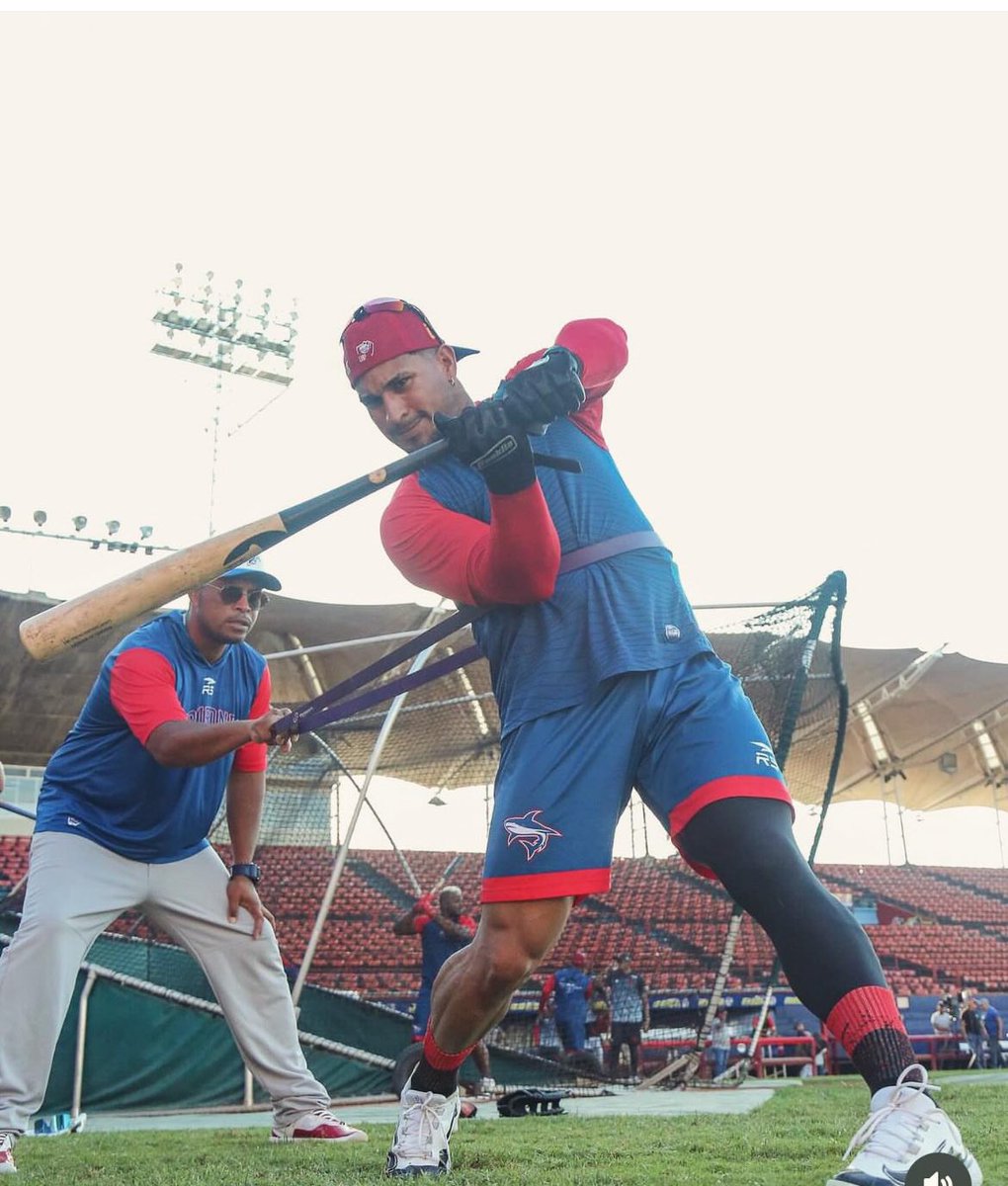 JCelis99's tweet photo. Vamos pa encima @tiburonesbbc seguimos trabajando fuerte 💪🏽 @franklin_barreto
Day by Day がんばろ @tiburonesbbc
Japanese Style Drills 🇯🇵💪🏽
ガンガンバモス🔥
Pa encima 🦈🔥🇯🇵🇻🇪🙏🏽
バッティング コーチ アシスタントtime 💪🏽🦈
#enjoybaseball ❤️ https://t.co/QlW3Db9Bwr