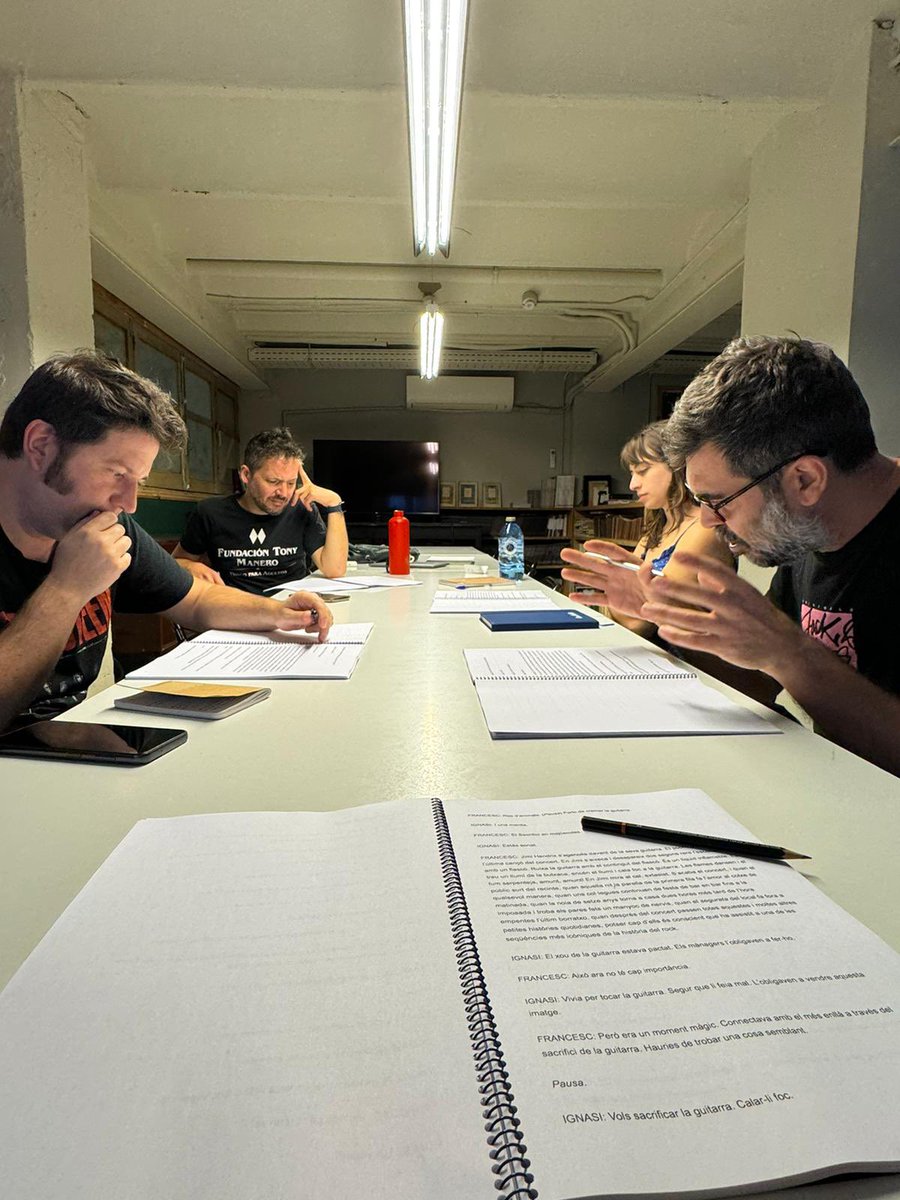 IgnasiGuasch's tweet photo. Gràcies al suport del Departament de Cultura de l’Ajuntament de Cornellà @apropcornella, a través de les seves ajudes a la creació artística, engeguem, finalment, El Club dels 27! El 28/11 en veureu una lectura dramatitzada a @sifactoria. Us hi esperem! https://t.co/HmQw1wNHzD
