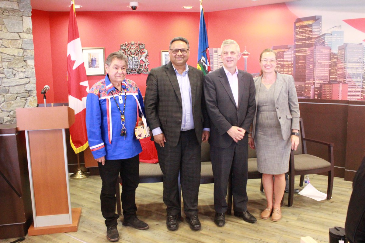 Raj Thuppal (@pvp_spc) on Twitter photo Le SM de <a href="/FinancesCanada/">Finances Canada</a> <a href="/ChrisWForbes/">Chris Forbes</a> et moi avons eu une discussion à Calgary sur le rôle essentiel des valeurs et de l’éthique dans l’orientation du #GC, en particulier lorsque nous tirons parti du potentiel de l’IA et sommes confrontés aux enjeux de cybersécurité. Le SM de <a href="/FinancesCanada/">Finances Canada</a> <a href="/ChrisWForbes/">Chris Forbes</a> et moi avons eu une discussion à Calgary sur le rôle essentiel des valeurs et de l’éthique dans l’orientation du #GC, en particulier lorsque nous tirons parti du potentiel de l’IA et sommes confrontés aux enjeux de cybersécurité.