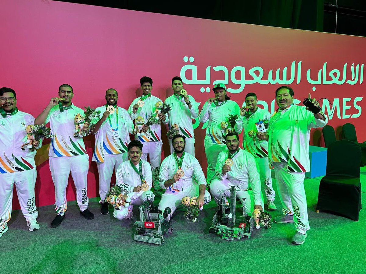 تهنئ شركة #وادي_مكة للتقنية فريق #جامعة_أم_القرى لتحقيقه الميدالية الذهبية في مسابقة الروبوت والرياضات اللاسلكية المصاحل لدورة الألعاب السعودية 2024 ضمن منافسة VEX U، وتفخر بمشاركة شركاتها الناشئة  في #حاضنة_نمو بشركة وادي مكة للاستثمار:

-شركة بذورتك 
-شركة مناسبة
-شركة الفيرا